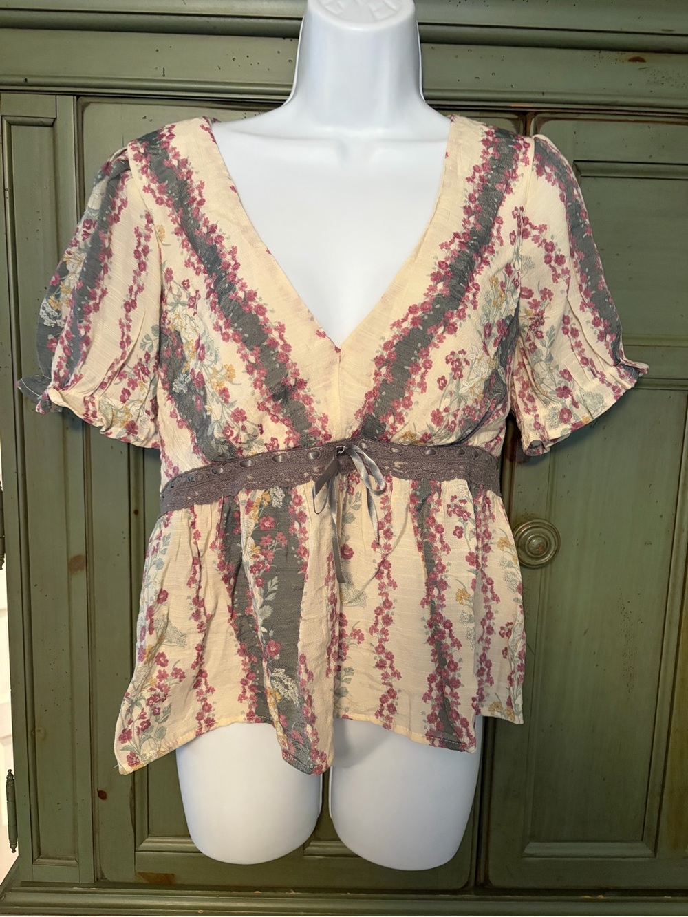 NWT Francesca's Collections Cream Top with Pink Floral Stripes and Gray Trim